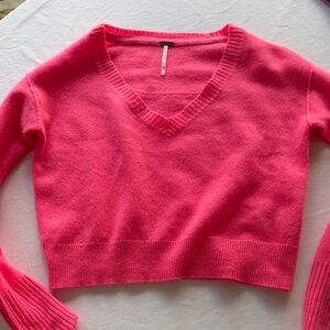Free People Cashmere Women’s V-Neck Cropped Sweater - Hot Pink